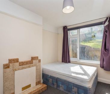 4 bedroom terraced house to rent - Photo 3