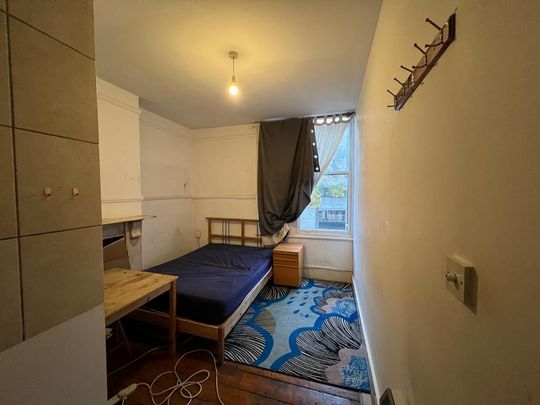 1 bedroom in a flat share to rent - Photo 1