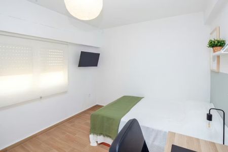 Carrer de la Pianista Empar Iturbi, Valencia, Valencian Community 46007 - Photo 5