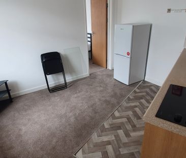 F7, 1 West Luton Place, Adamsdown, Cardiff, CF24 0EW - Photo 2