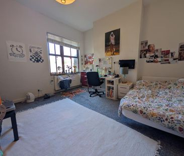 1 bedroom in a house share to rent - Photo 2