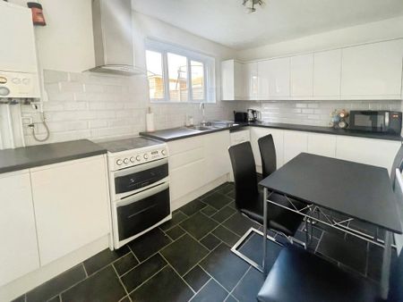 3 bedroom terraced house to rent - Photo 4