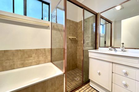 Well Appointed Townhouse - Photo 2