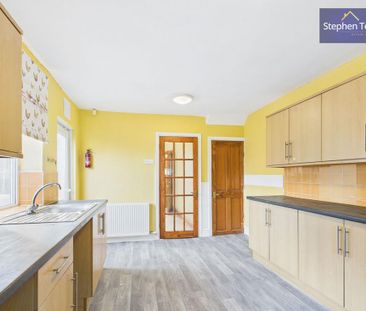 4 bedroom end of terrace house to rent - Photo 3