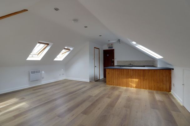 Studio Flat / Apartment - Photo 1