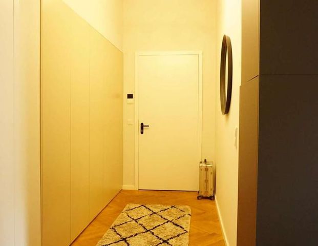 Stilvolle Wohnung in kernsaniertem Altbau mit Balkon - Photo 1