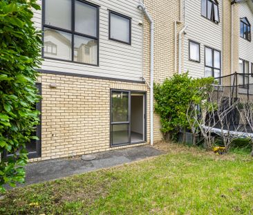 3 bedroom town house in Te Atatu - Photo 5