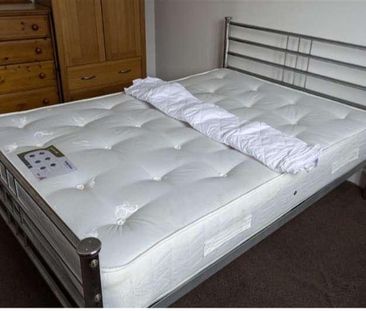 Bedroom Detached House In Charminster, BH8 - Photo 2