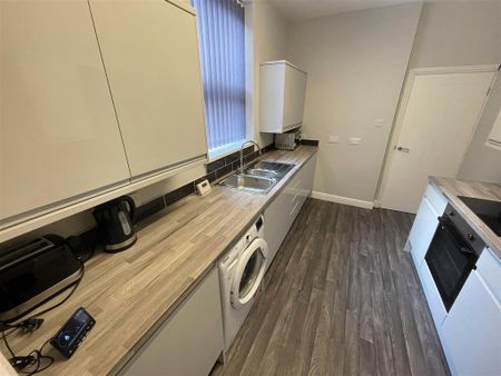 1 bedroom in a house share to rent - Photo 5