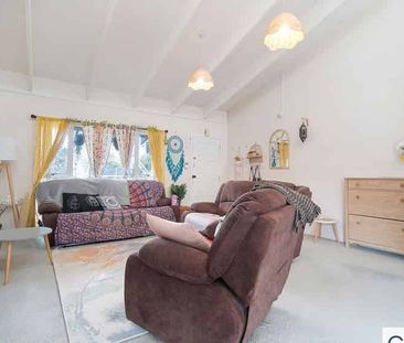 Warm & Cosy 2-Bedroom Unit with - Photo 5