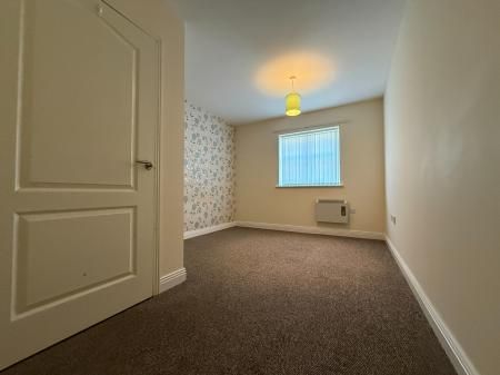 2 bedroom Flat To Let - Photo 2
