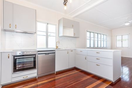 1/32 Donkin Street, Scarborough QLD 4020 - House For Rent | Domain - Photo 4