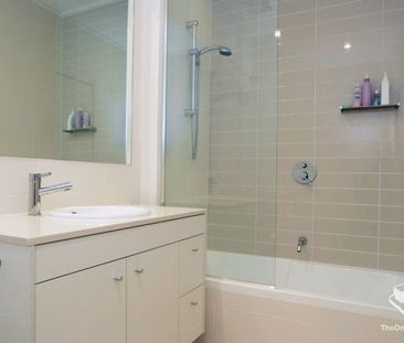 FULLY FURNISHED - LUXURY 2 BEDROOM APARTMENT - 100M TO WESTFIELD - Photo 1