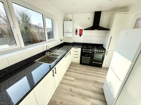 5 bedroom house of multiple occupation to rent - Photo 4