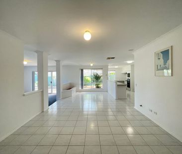 Quiet Winthrop cul-de-sac – perfect family home - Photo 1