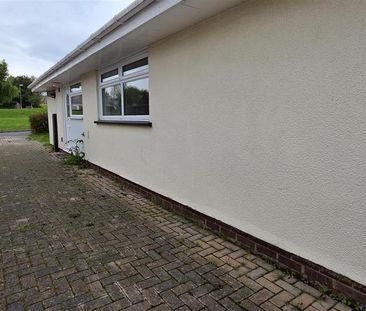 2 bedroom bungalow to rent - Photo 2