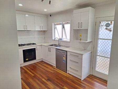 Popular Papatoetoe - Photo 5