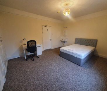 1 bedroom in a house share to rent - Photo 6
