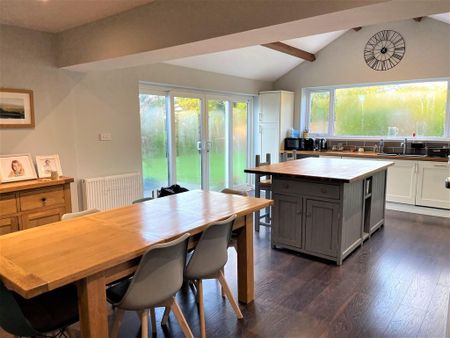 5 bedroom detached bungalow to rent - Photo 4