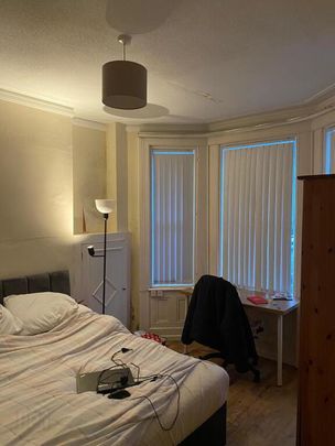 1 Sandhurst Drive, Belfast, BT9 5AY - Photo 1