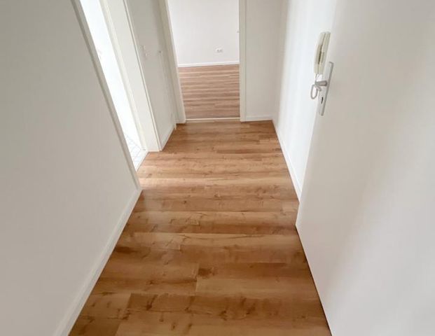 Neu renovierte 2-Zimmer-Wohnung mit Badewanne in Dortmund-Borsigplatz - Photo 1