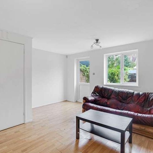 Jasper Road, London, E16 - Photo 1