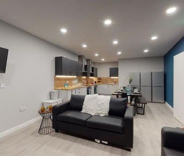 1 bedroom in a flat share to rent - Photo 2