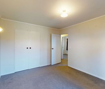 Practical & Perfectly Located - Photo 3