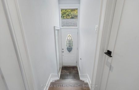 For Lease - 56 Seaton Drive Unit# Main, Aurora, Ontario - Photo 4