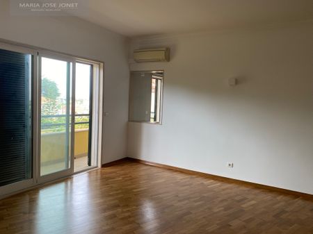 Óptimo T1 sem móveis condomínio com piscina - Photo 3