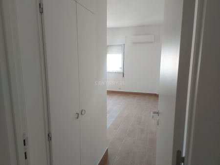 APARTAMENTO T2 REMODELADO PARA ARRENDAMENTO EM SETÚBAL - Photo 5