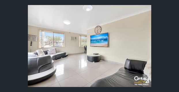 Spacious Three Bedroom Home With A Lock Up Garage! - Photo 1