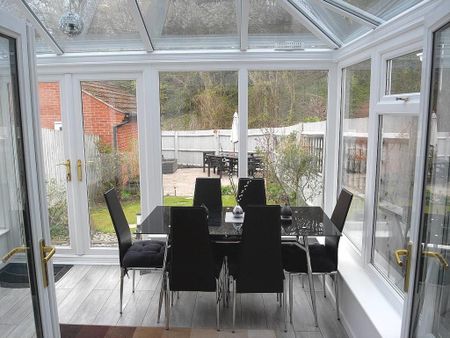 4 bedroom terraced house to rent - Photo 5