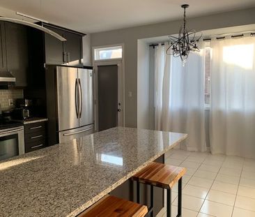 For Lease - 127 Buckle Crescent, Aurora, Ontario - Photo 2