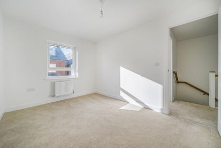 3 bedroom semi-detached house to rent - Photo 3