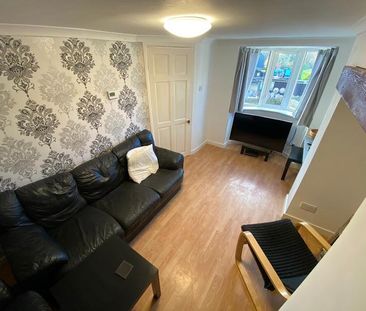 3 bedroom semi-detached house to rent - Photo 2