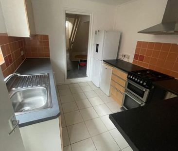 4 bedroom terraced house to rent - Photo 5
