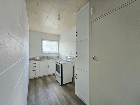 2 bedroom upper floor unit in Hamilton East - Photo 5
