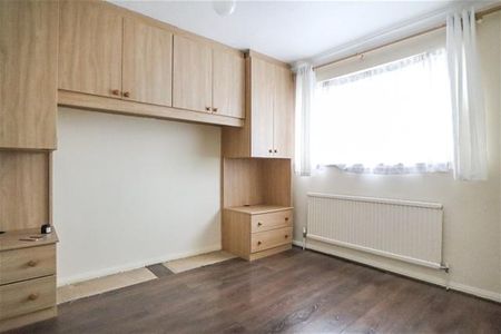 4 bedroom semi-detached house to rent - Photo 5