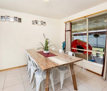 Great Family Home Close to Shops & Transport in a well established ... - Photo 2