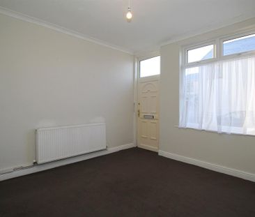 2 bedroom end of terrace house to rent - Photo 5