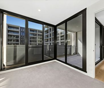 Spacious Urban Living in Prime Location - Photo 2