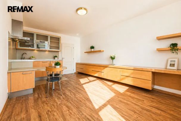 Pronájem bytu 1+kk, garážové stání, sklep, 26,2 m - Photo 1