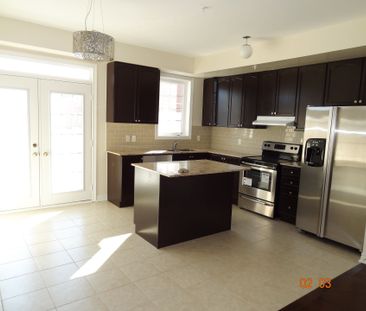 For Lease - 15 Cathedral High Street, Markham, Ontario - Photo 3