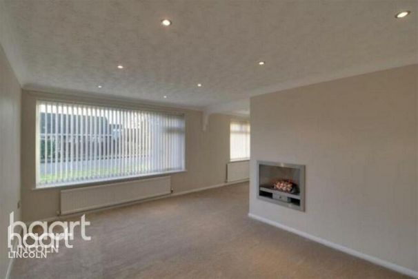 3 bedroom detached bungalow to rent - Photo 1