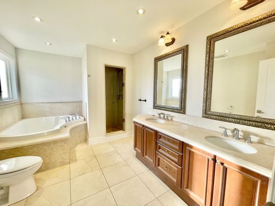 For Lease - 25A Oak Avenue, Richmond Hill, Ontario - Photo 1