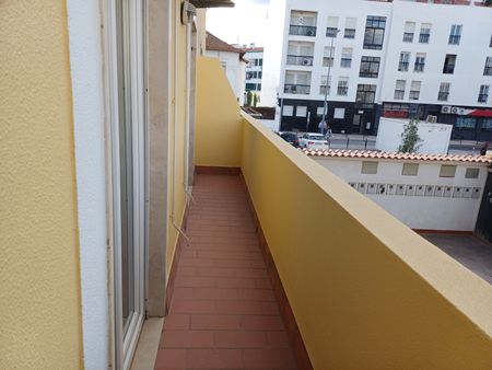 Apartamento T2 mobilado para arrendamento anual no centro Vila Real de Santo António - Photo 3