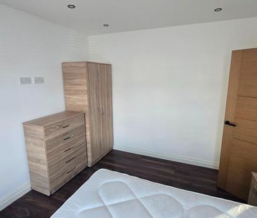3 bedroom semi-detached house to rent - Photo 6