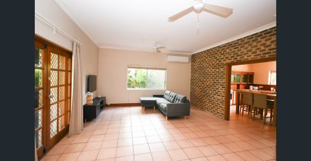 Air conditioned Room in Very Large Residence - Photo 2