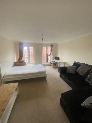 5 bedroom end of terrace house to rent - Photo 1